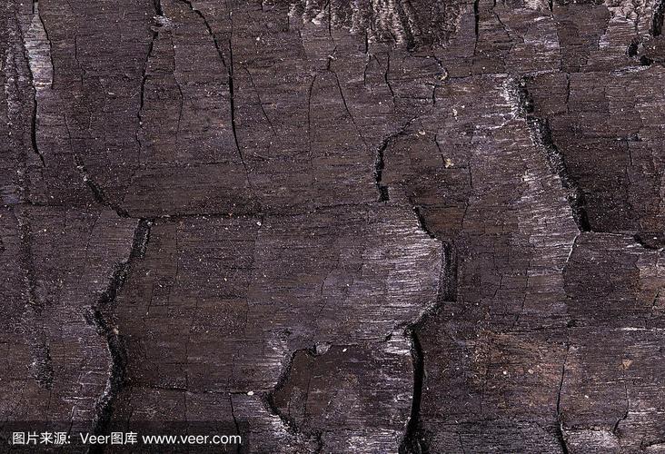 炭火无声 一位薪柴贩的冬日守望